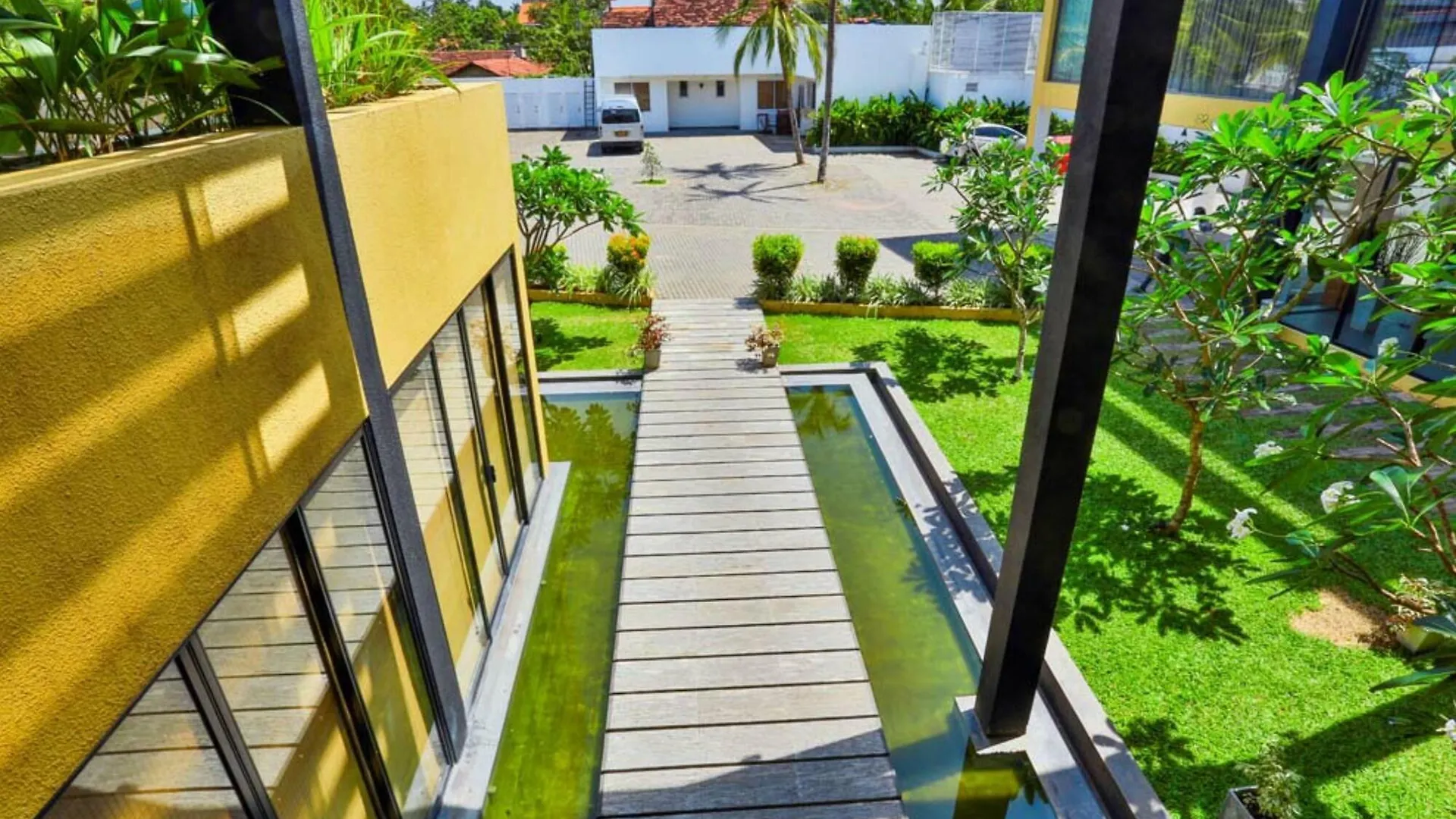 Amagi Aria Airport Transit Hotel Negombo